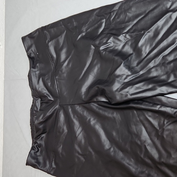 SWS The Essential Luxe Legging - Picture 5 of 9